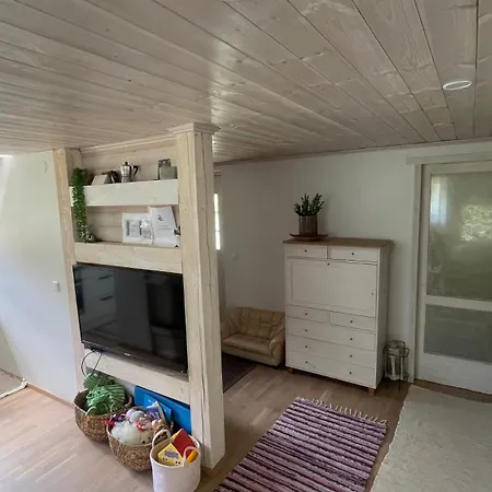 펜션 Cozy Little House Meex & Sauna - 5km From Voru *