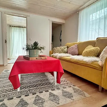 펜션 Cozy Little House Meex & Sauna - 5km From Voru *
